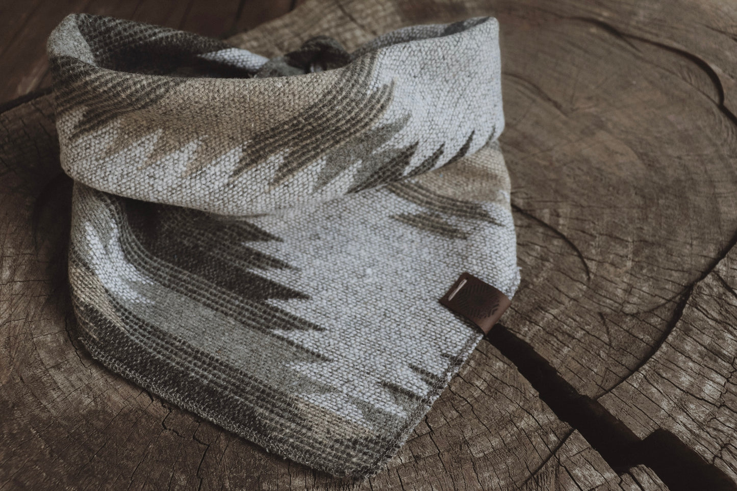 Halstuch SKULD - Pawtner Halstuch für Menschen im Ethno-Stil