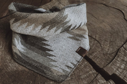 Halstuch SKULD - Pawtner Halstuch für Menschen im Ethno-Stil