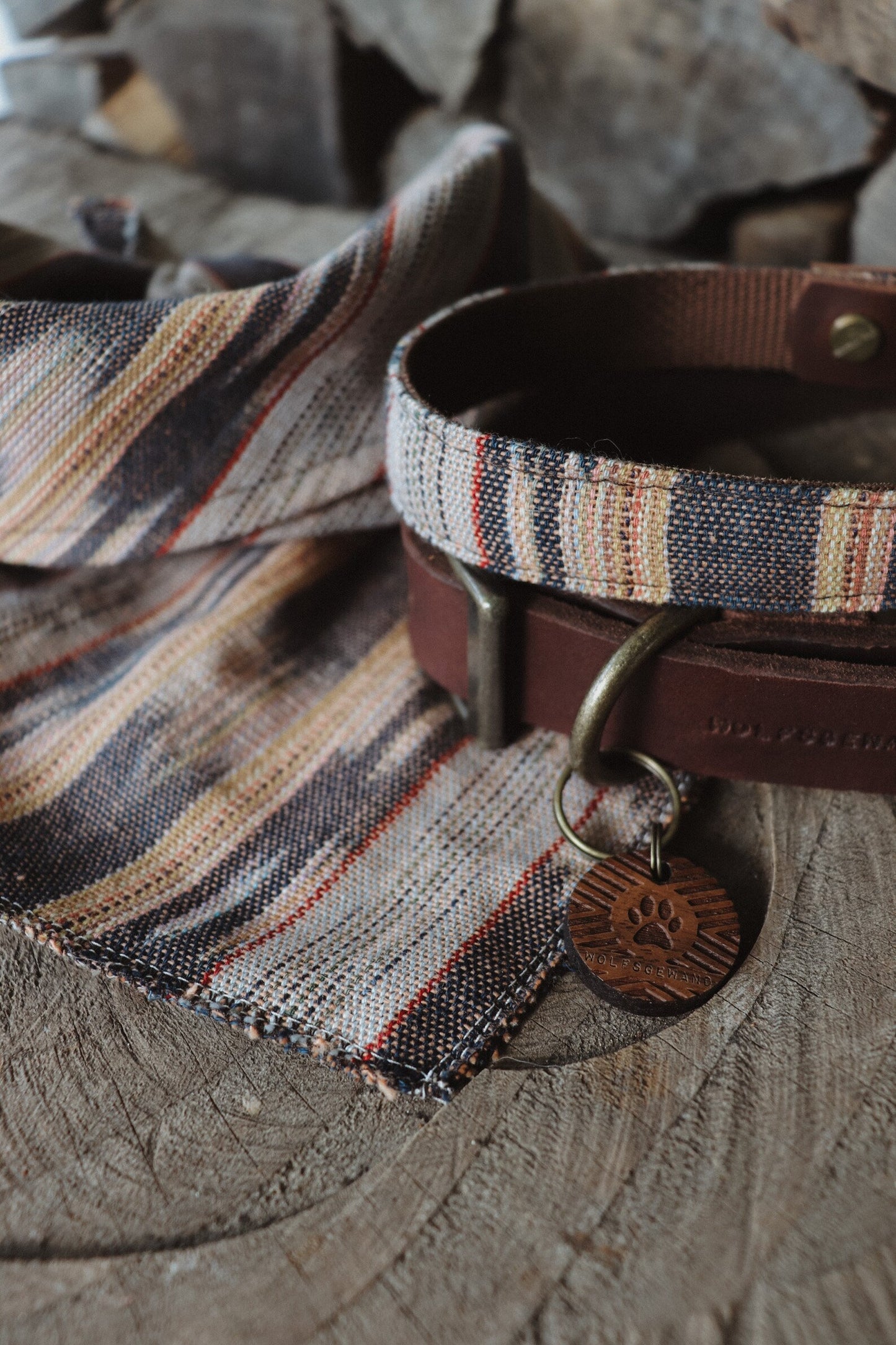 SIF collar in an ethnic look made of greased leather and fabric combination - available in different designs